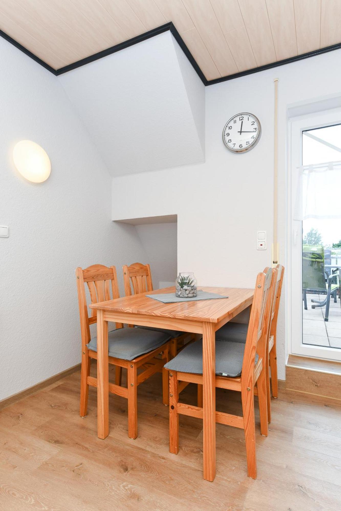Ferienwohnungen Im Haus Flinthoern Neuharlingersiel Ngoại thất bức ảnh