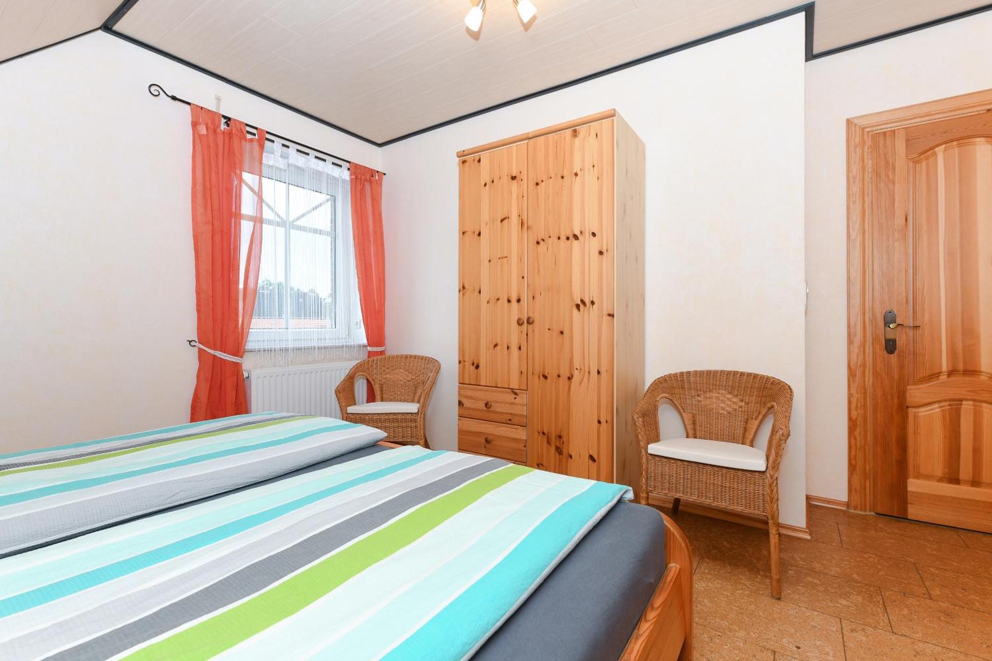 Ferienwohnungen Im Haus Flinthoern Neuharlingersiel Ngoại thất bức ảnh